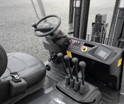 ELEKTRICKÝ čtyřkolový vysokozdvižný vozík KBE25-G1